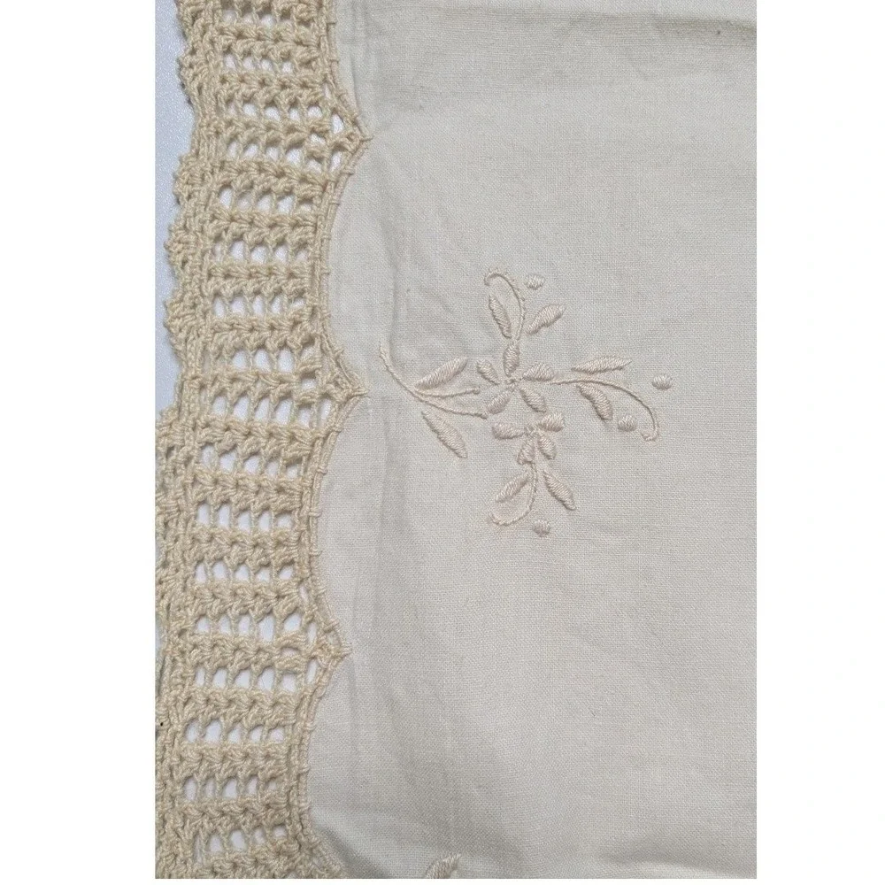 Vintage Cream Floral Embroidered Table Runner Crochet Trim